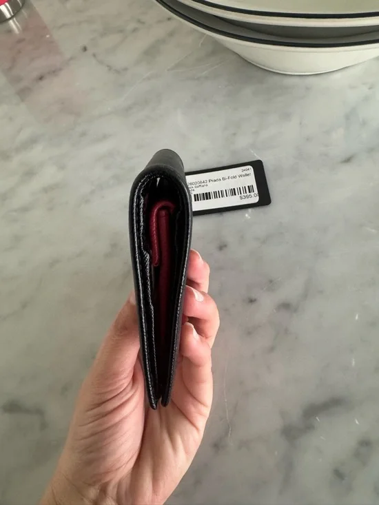 Prada bi-fold wallet black saffiano - Picture 5 of 8